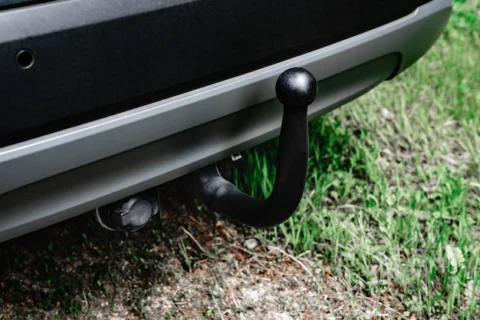 trailer-hitch-towbar-black-car_176402-8318